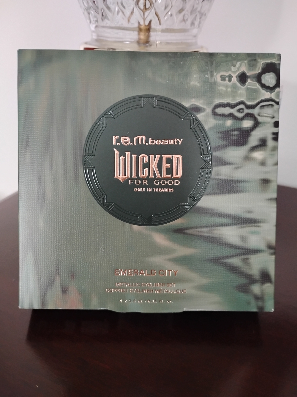 r.e.m. beauty Wicked For Good Emerald City Metallic Eyeliner